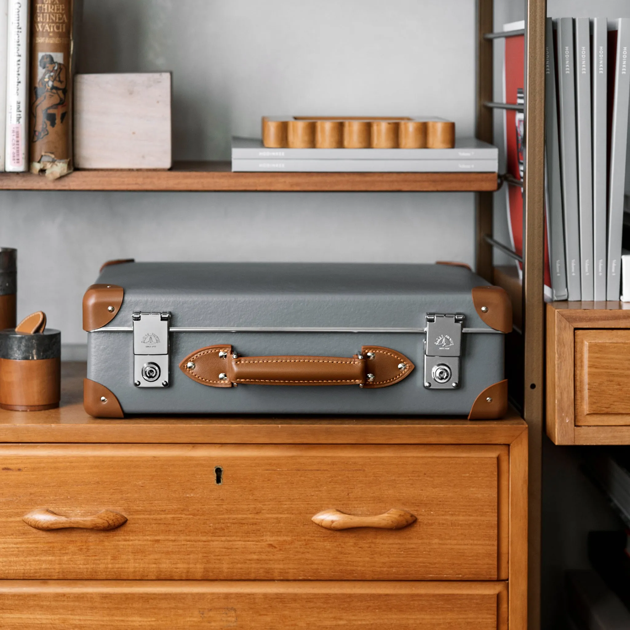 10-Watch Attaché Limited Edition For HODINKEE