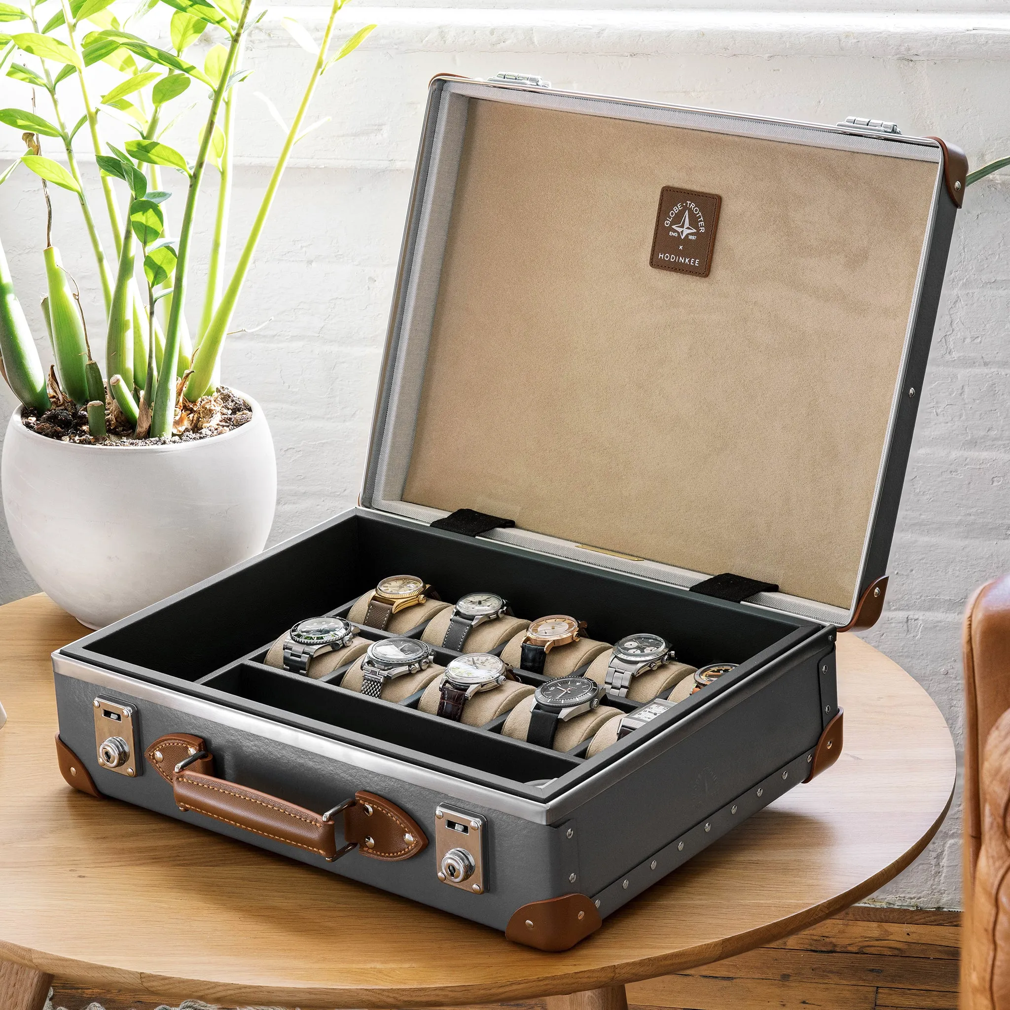 10-Watch Attaché Limited Edition For HODINKEE