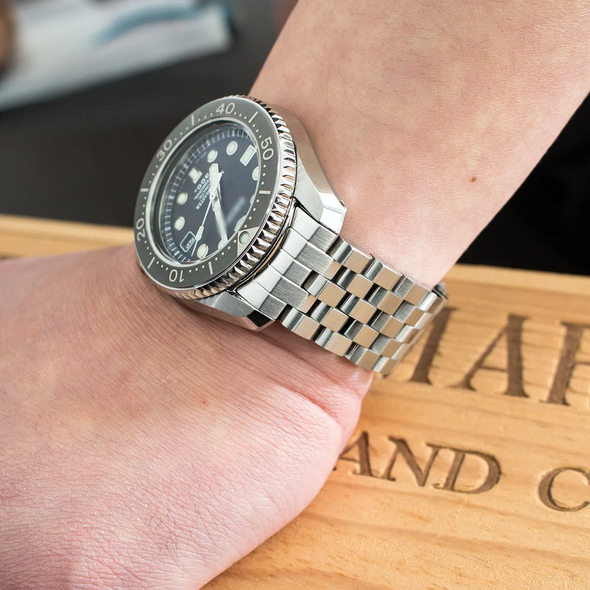 Super Engineer II for Seiko MM300 Prospex Marinemaster V-Clasp, Brushed